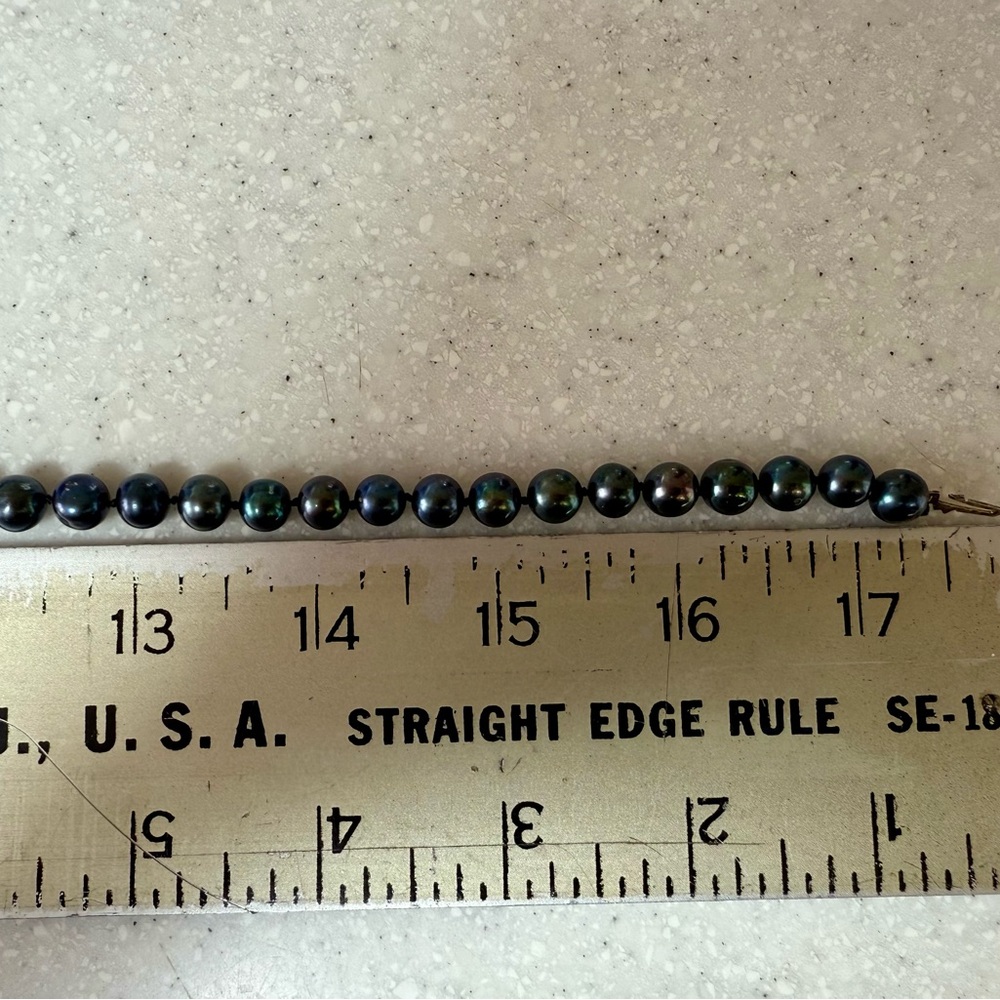 Elegant Black Pearl Necklace - Picture 2 of 3